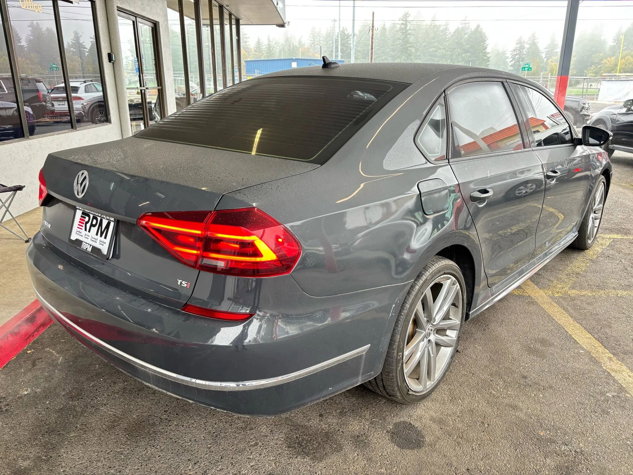 Used 2018 Volkswagen Passat 2.0T R-Line w/ R-Line Lighting Package image 7