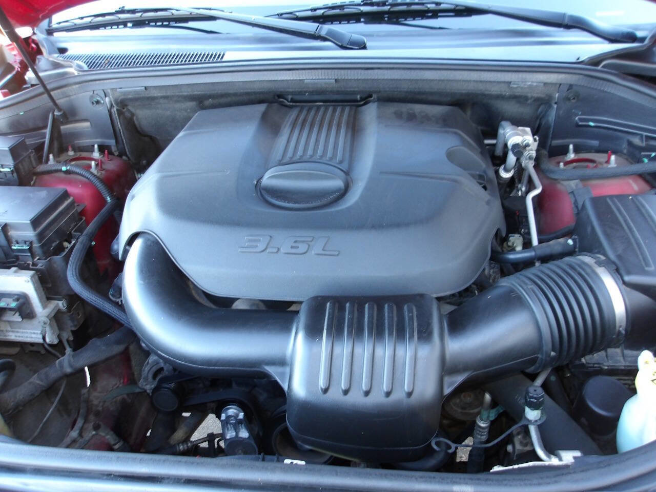 Used 2011 Jeep Grand Cherokee Laredo image 25