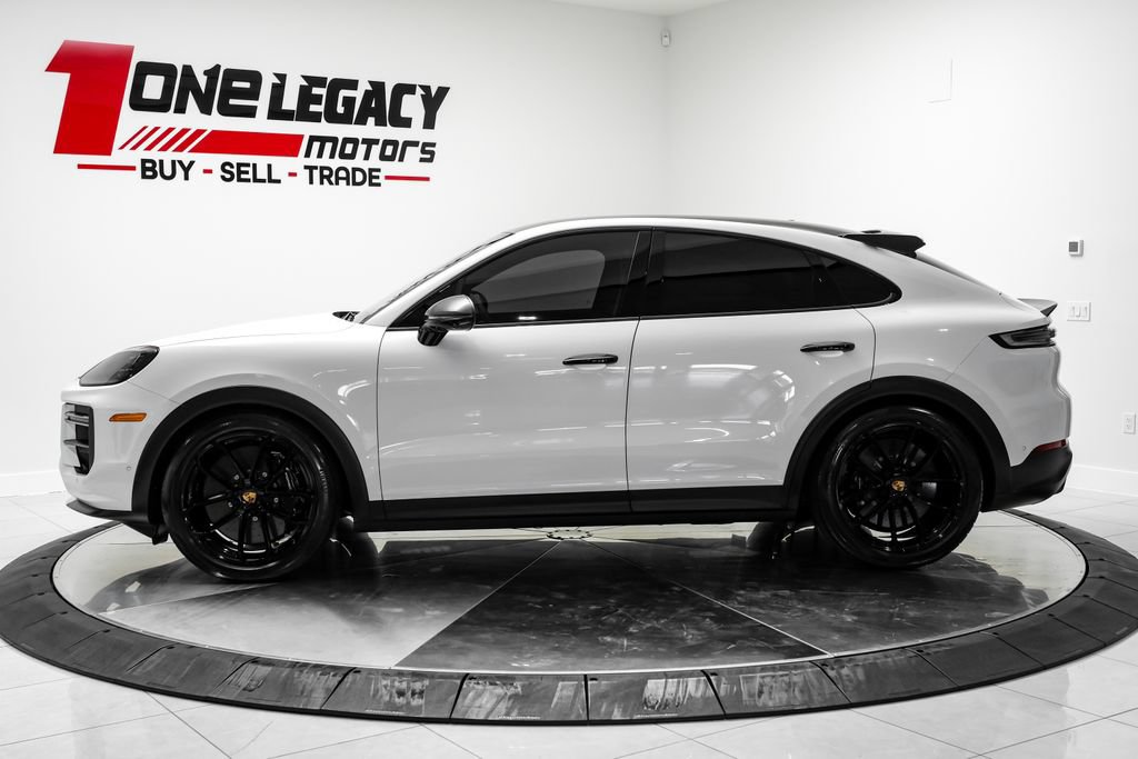 Used 2025 Porsche Cayenne Turbo GT AWD/4WD image 12