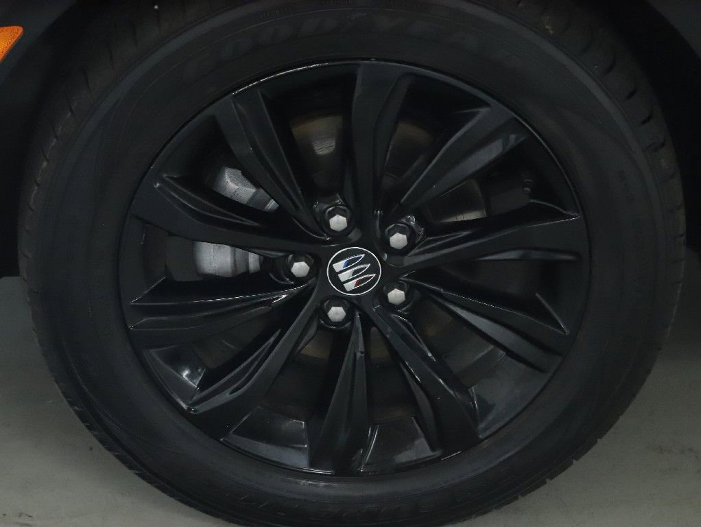 Used 2025 Buick Envista Sport Touring w/ Convenience II Package FWD image 39