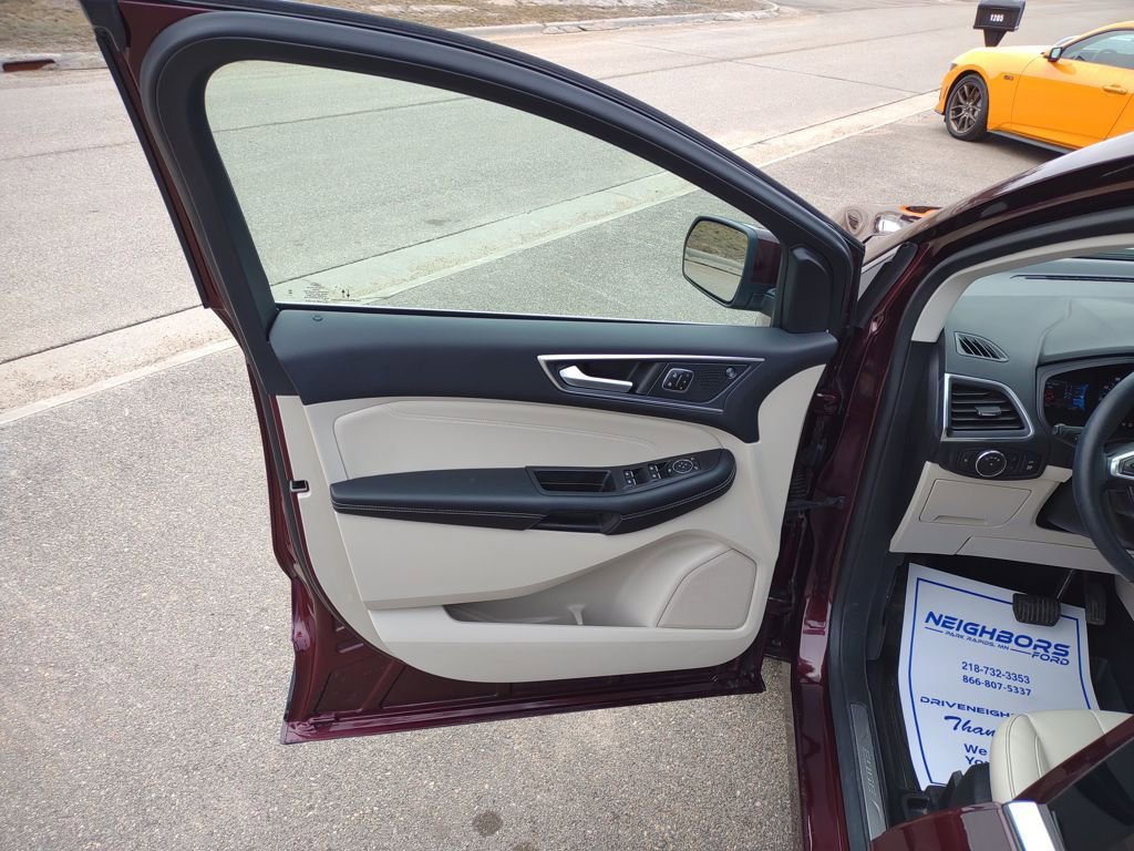 Used 2022 Ford Edge Titanium w/ Class II Trailer Tow Package image 10