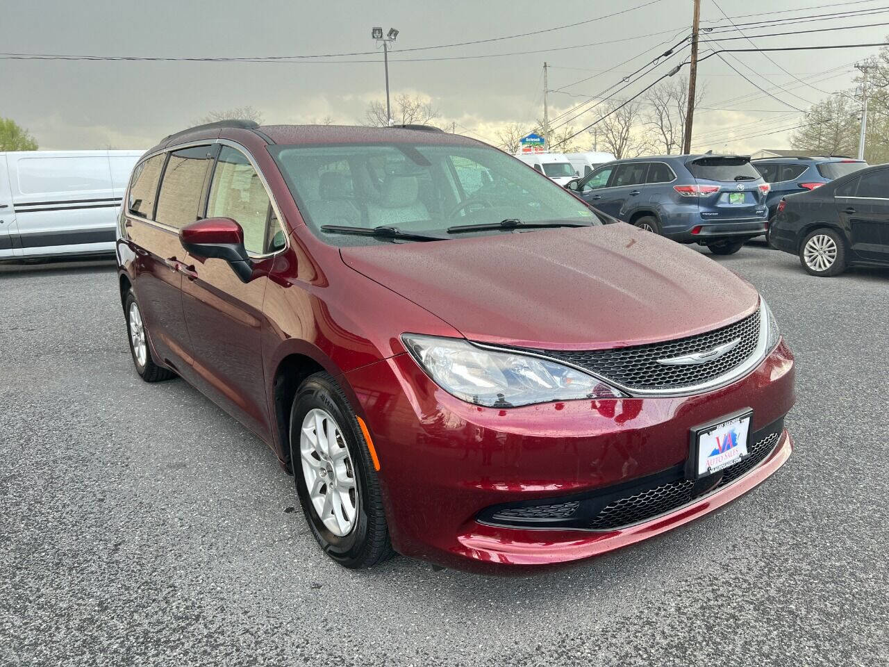 Used 2021 Chrysler Voyager Lxi image 4