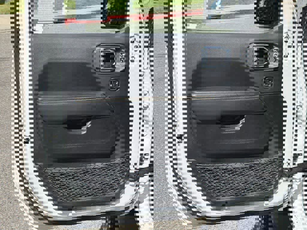 Used 2025 Jeep Wrangler Sahara image 23