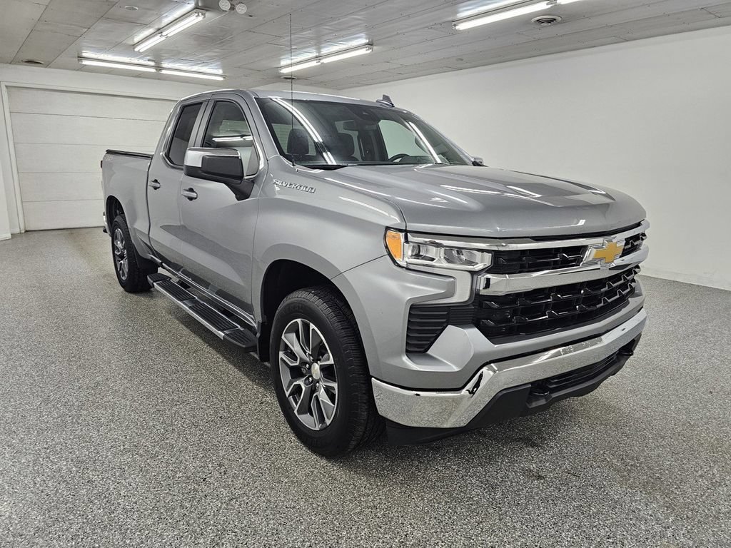 Used 2024 Chevrolet Silverado 1500 LT AWD/4WD image 3