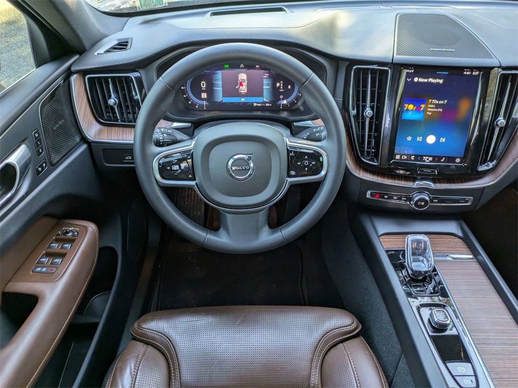 Certified 2023 Volvo XC60 B5 Ultimate w/ Protection Package Premier image 17