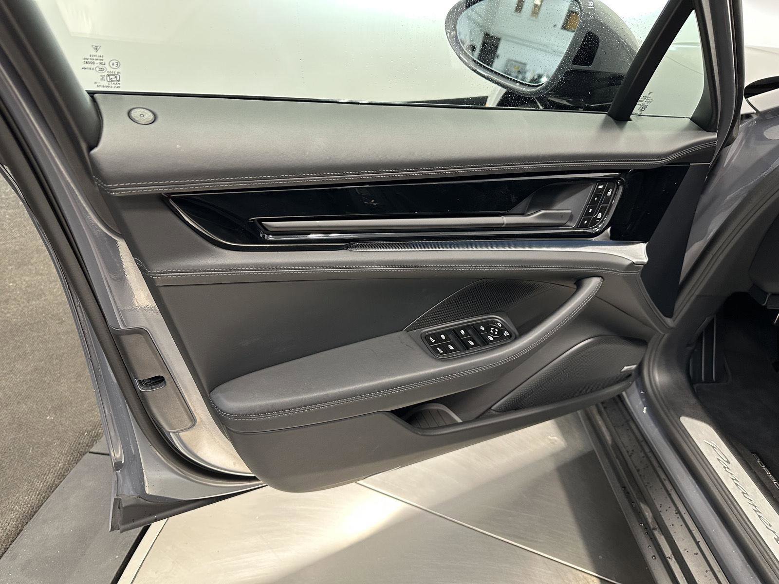 Used 2025 Porsche Panamera 4 image 15