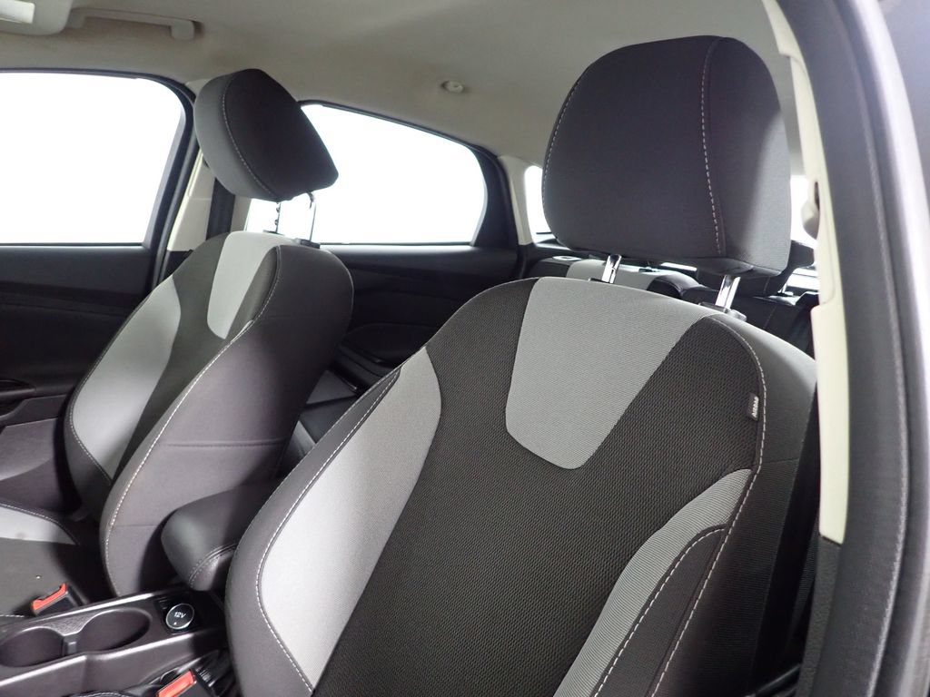 Used 2014 Ford Focus SE w/ SE Sport Package FWD image 21