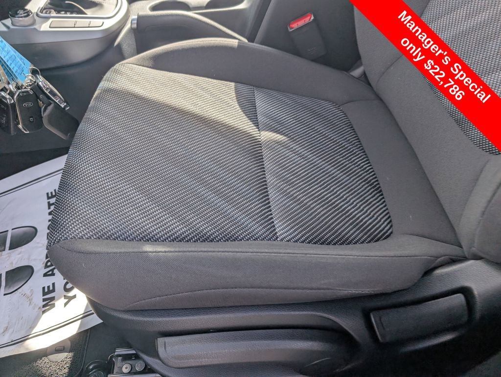 Used 2025 Kia Seltos LX AWD/4WD image 24