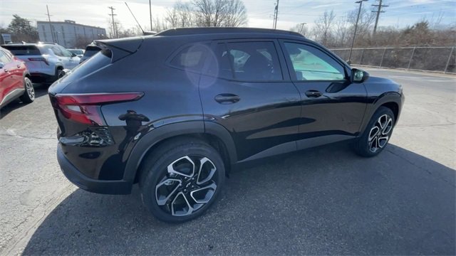 New 2026 Chevrolet Trax RS w/ Sunroof Package image 2