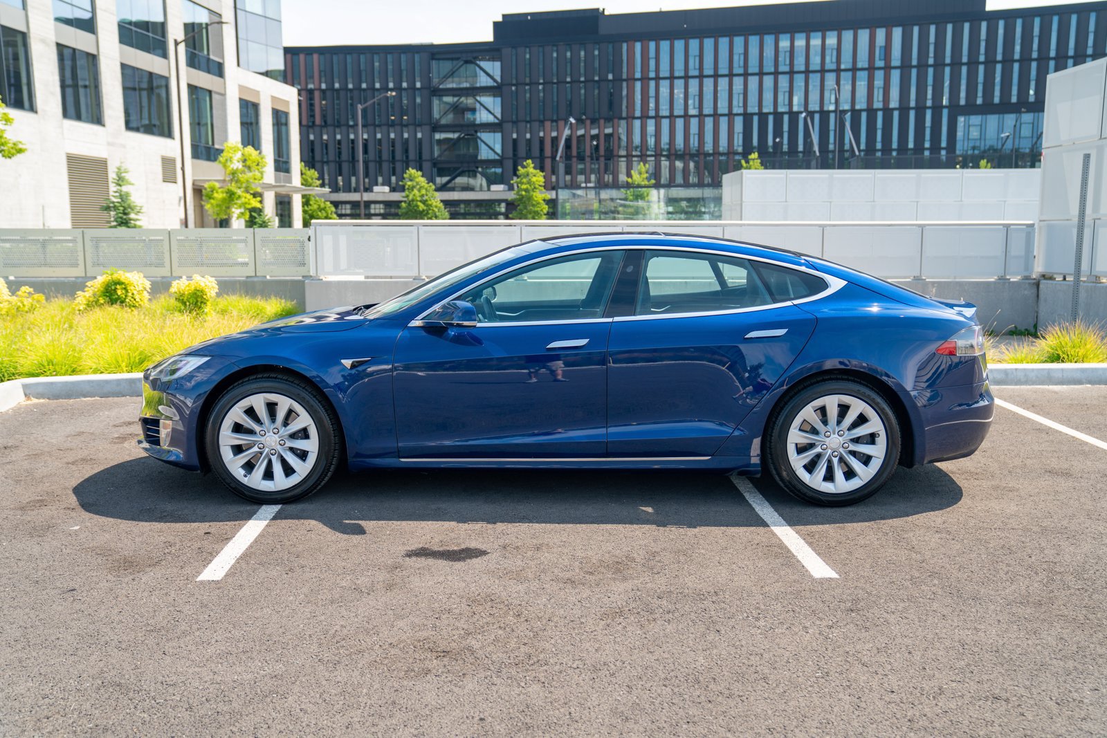 Used 2017 Tesla Model S 100D AWD/4WD image 2
