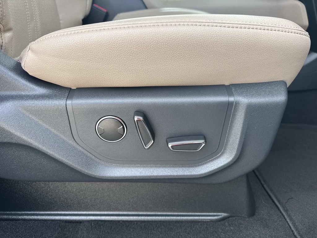 Used 2024 Ford Expedition Limited RWD image 14