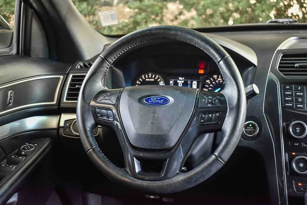 Used 2017 Ford Explorer XLT image 14