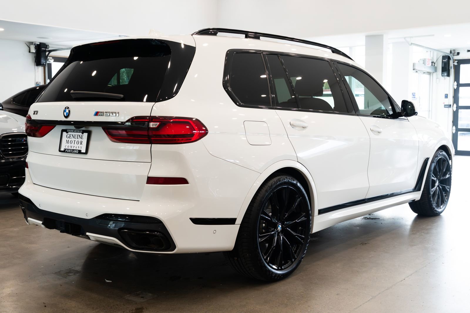 Used 2022 BMW X7 M50i image 4