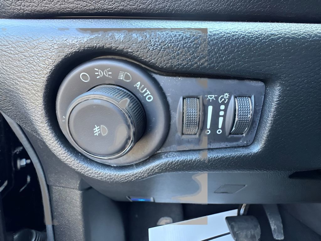 Used 2026 Chrysler Pacifica Select FWD image 20