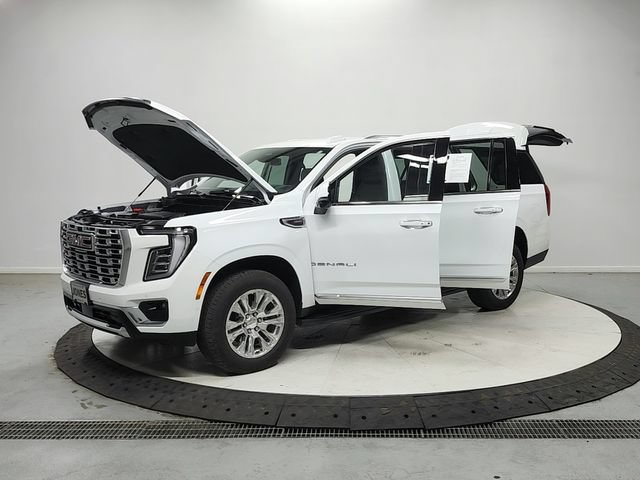 Used 2025 GMC Yukon XL Denali AWD/4WD image 12