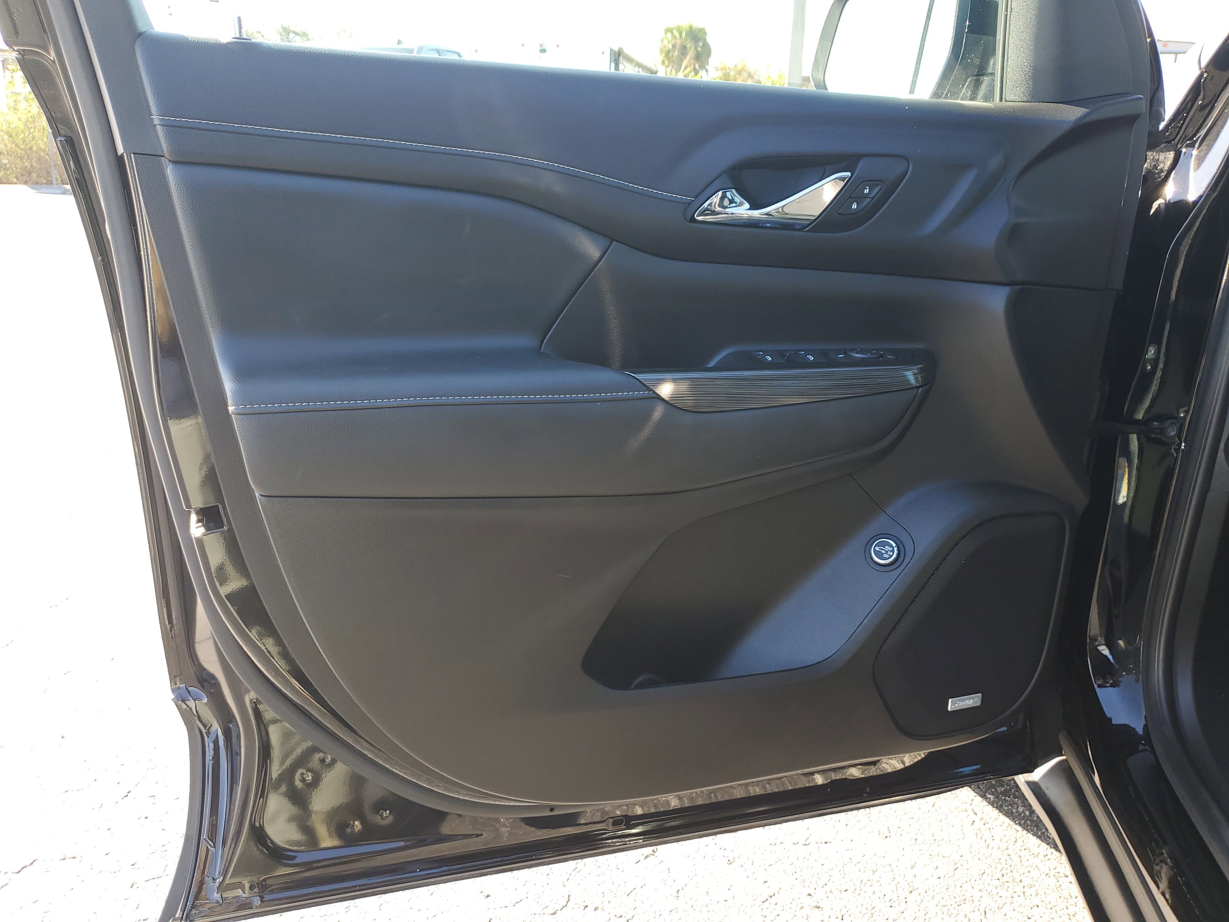 Used 2023 GMC Acadia SLT image 21