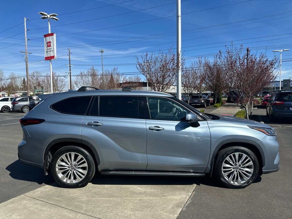 Used 2024 Toyota Highlander Platinum AWD/4WD image 6