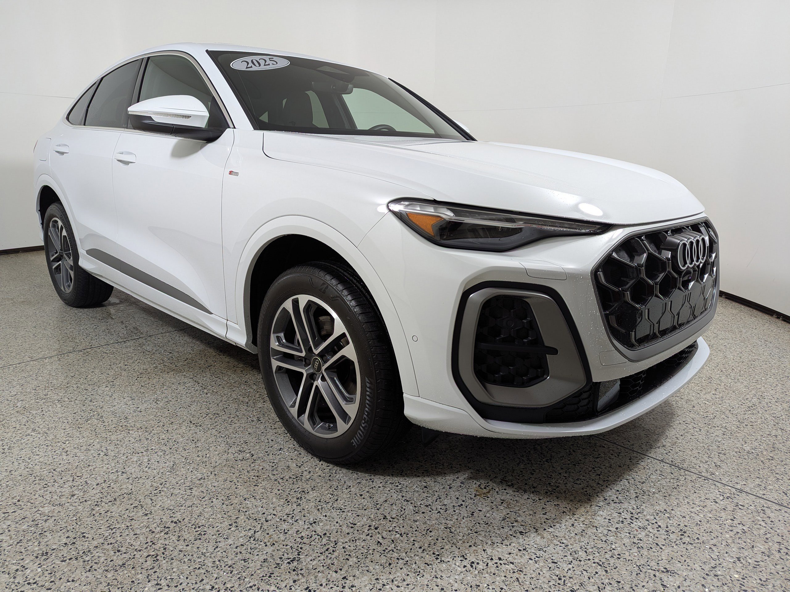 Certified 2025 Audi Q5 Premium Plus w/ Premium Plus image 1
