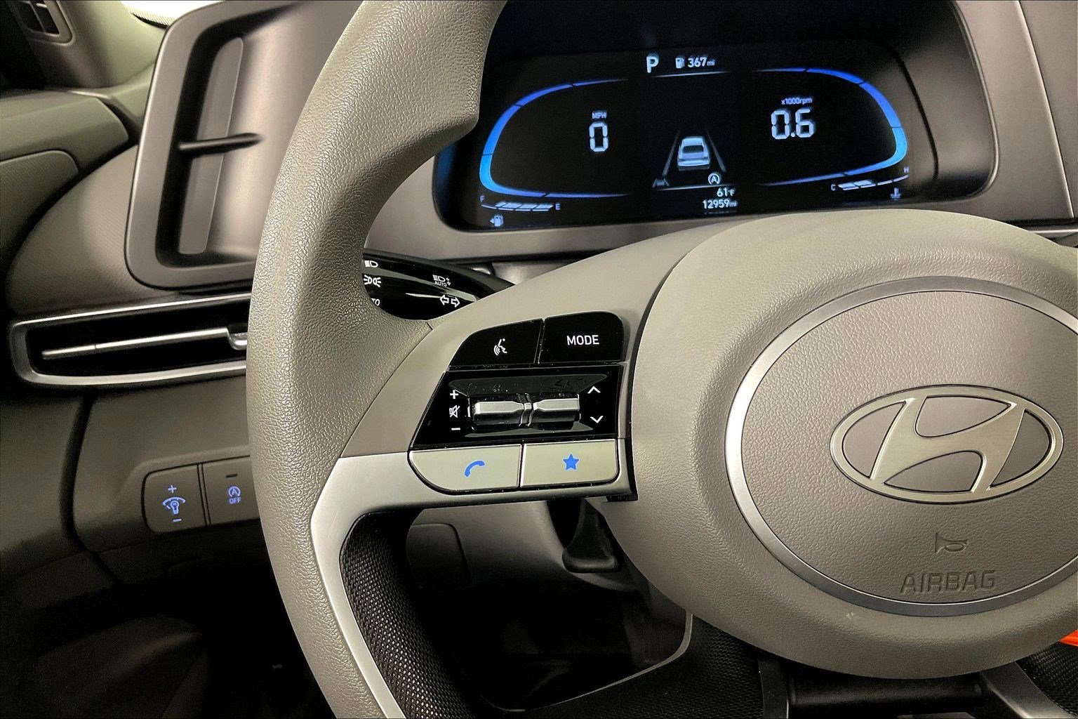 Used 2025 Hyundai Elantra SE image 11