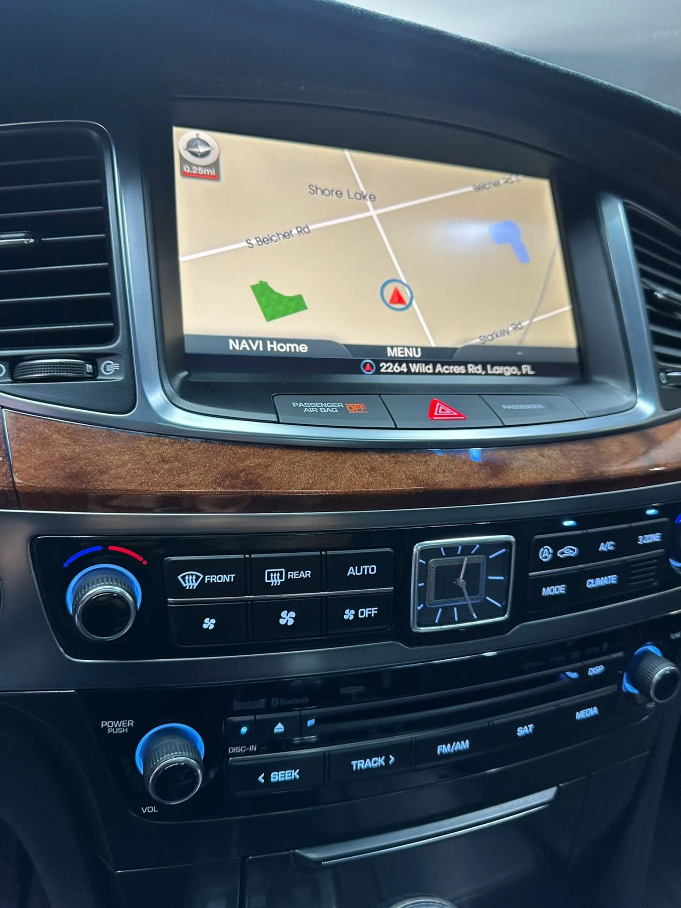 Used 2015 Hyundai Equus Signature RWD image 19