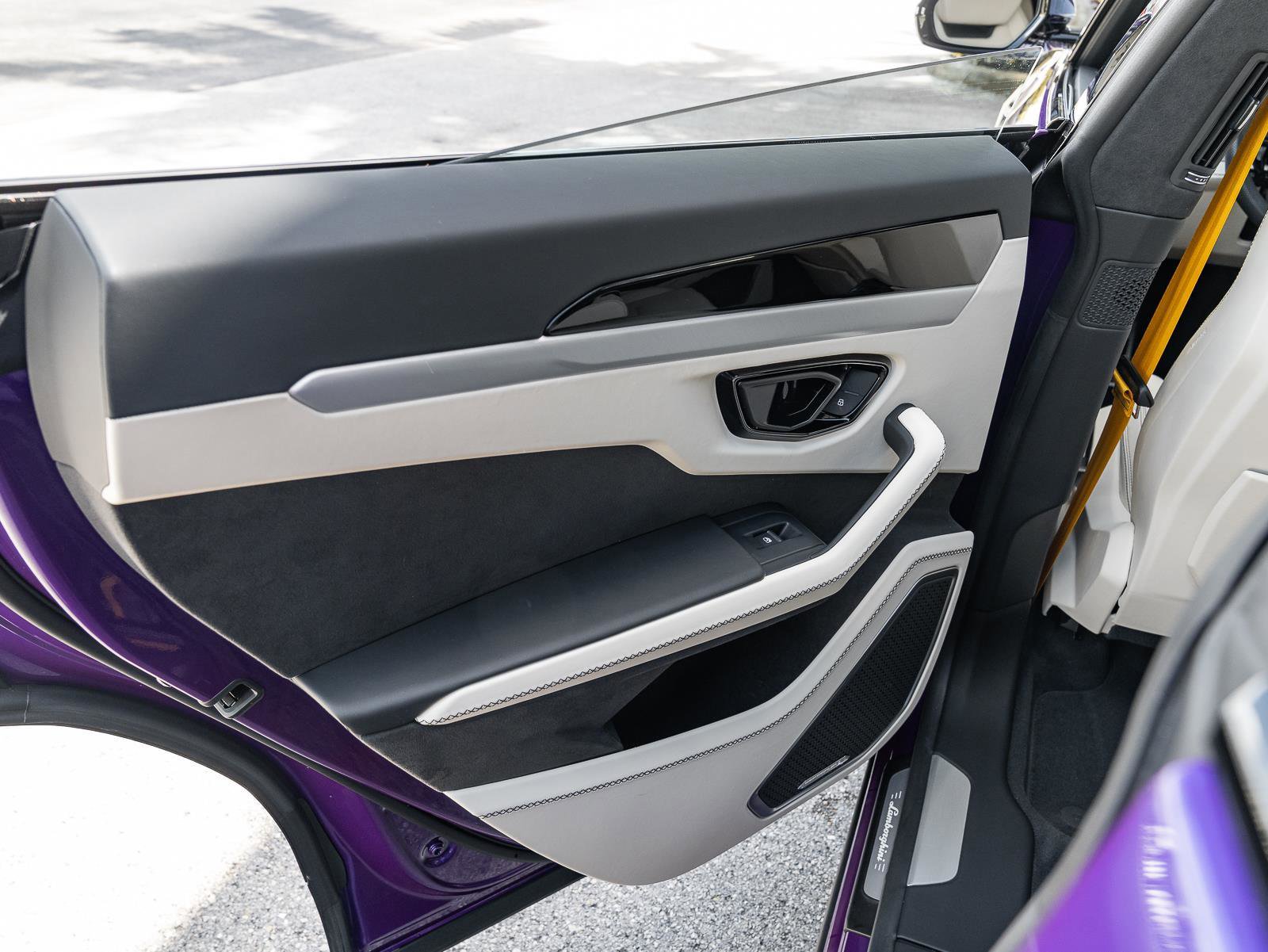 Used 2025 Lamborghini Urus SE image 46