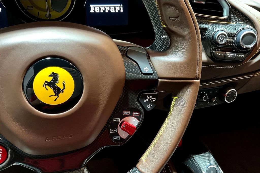 Used 2018 Ferrari 488 GTB RWD image 12