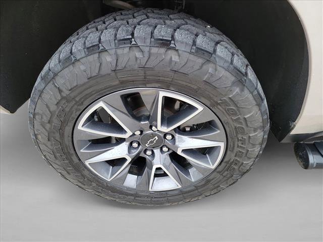 Used 2022 Chevrolet Suburban Z71 w/ Luxury Package AWD/4WD image 10