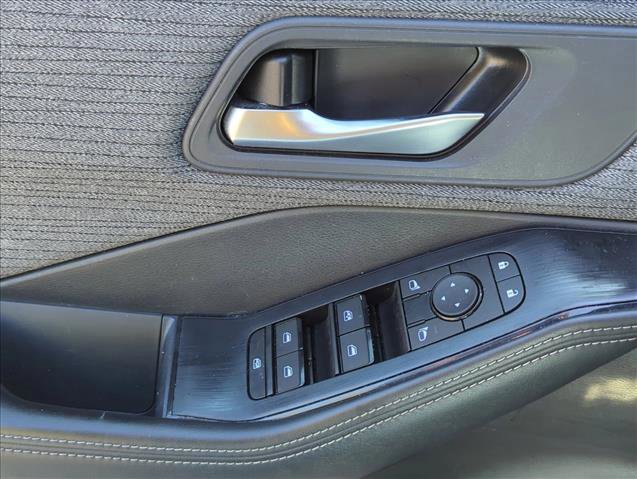 Used 2023 Nissan Rogue SV image 11