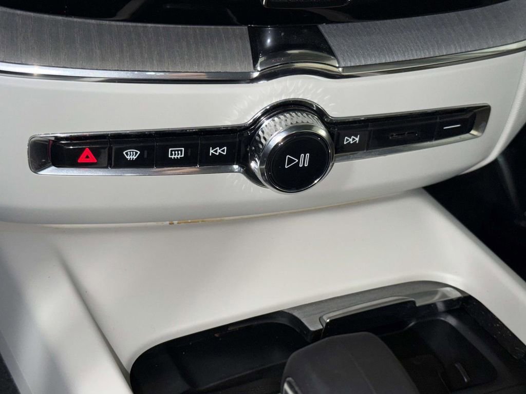 Used 2025 Volvo XC60 T8 Plus w/ Climate Package image 25