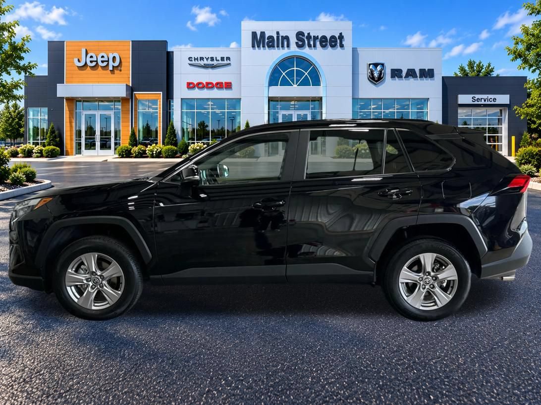 Used 2025 Toyota RAV4 XLE FWD image 2