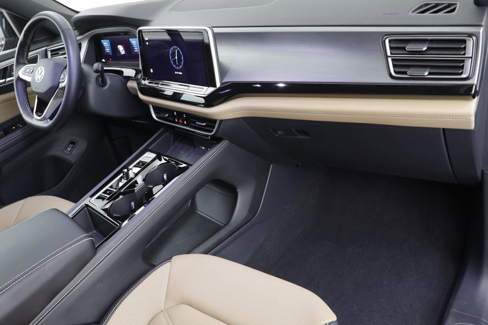 Used 2025 Volkswagen Atlas Cross Sport SE image 20