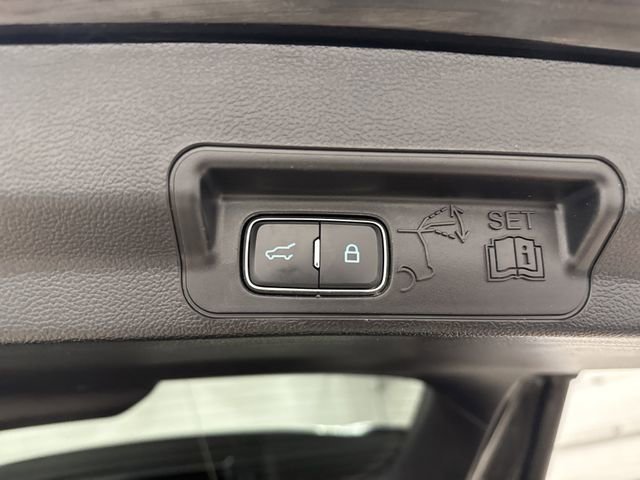 Used 2023 Ford Explorer XLT image 17