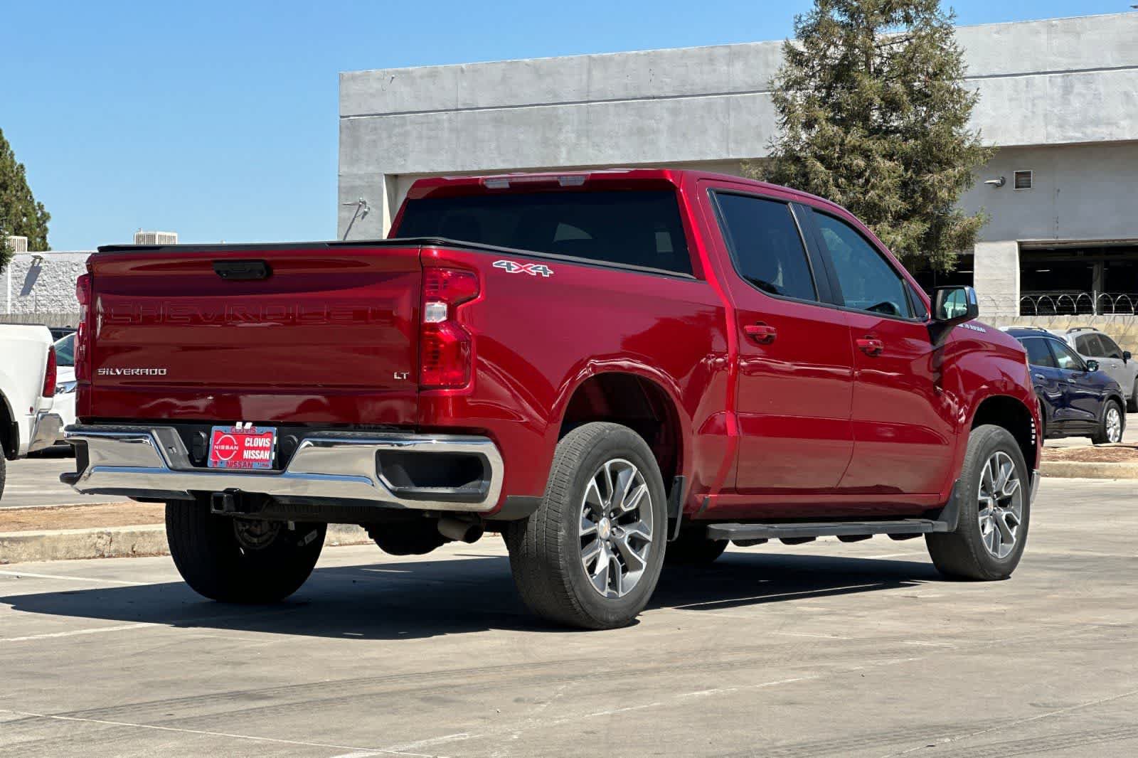 Used 2023 Chevrolet Silverado 1500 LT AWD/4WD image 3