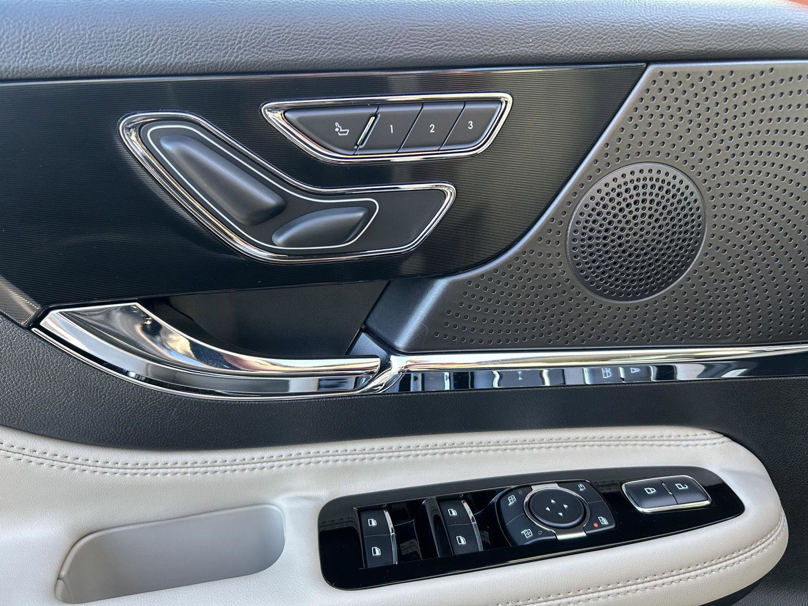 Used 2025 Lincoln Corsair AWD w/ Equipment Group 101A image 13