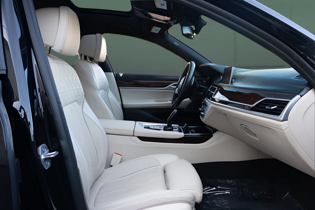 Used 2020 BMW 750i xDrive w/ Executive Package AWD/4WD image 15