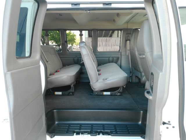 Used 2025 Chevrolet Express 3500 LT w/ LT Preferred Equipment Group RWD image 5