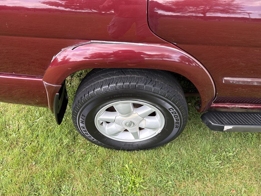 Used 2002 Nissan Pathfinder SE AWD/4WD image 30