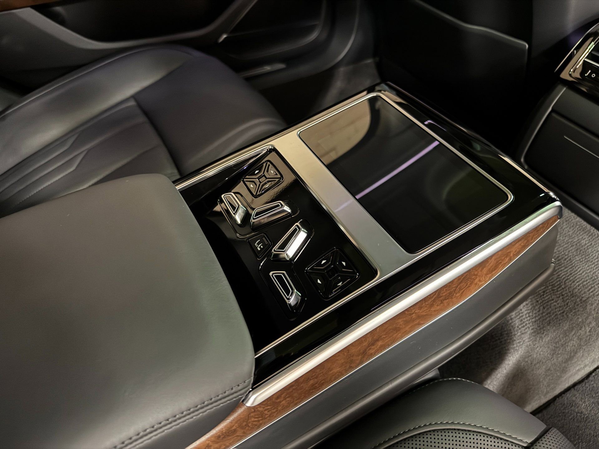 Used 2023 Audi A8 L 3.0T w/ Luxury Package image 51