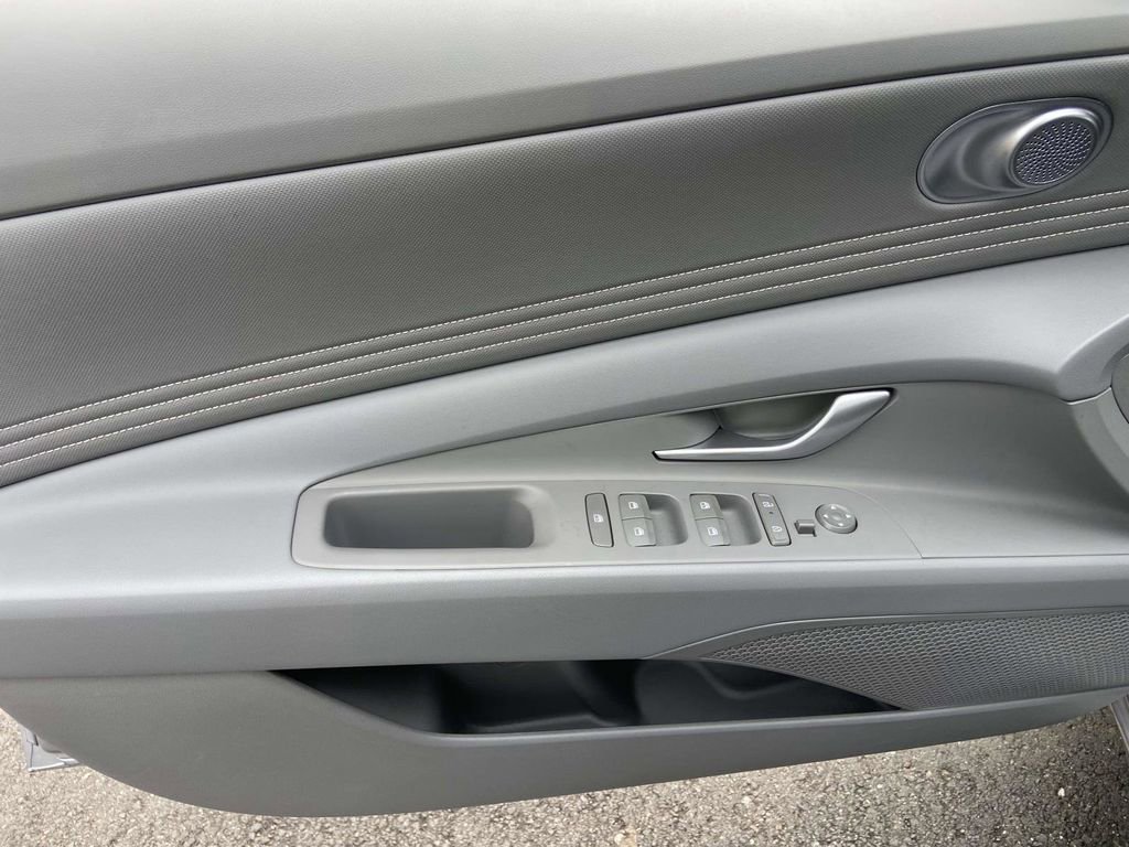 Used 2025 Hyundai Elantra Sport image 17