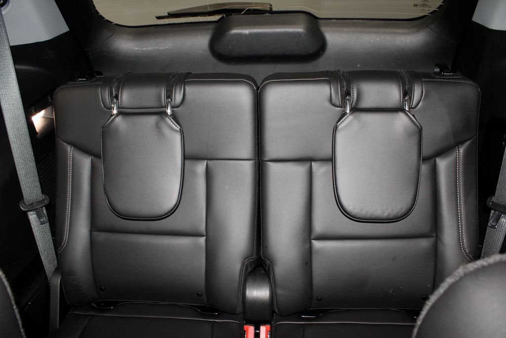 Used 2024 Ford Explorer XLT w/ Equipment Group 202A AWD/4WD image 23