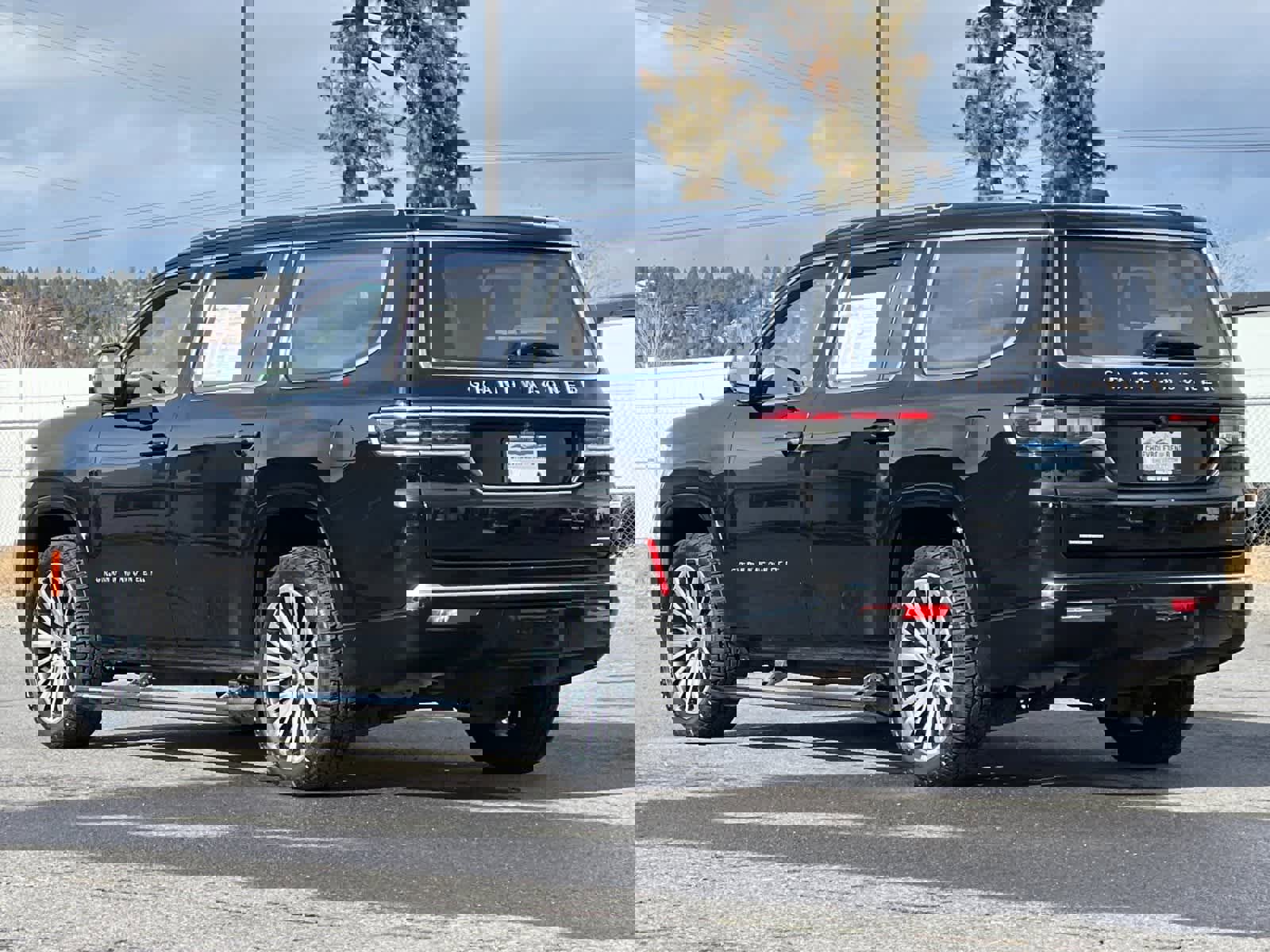 Used 2022 Jeep Grand Wagoneer Series III w/ Rear-Seat Entertainment Group image 6