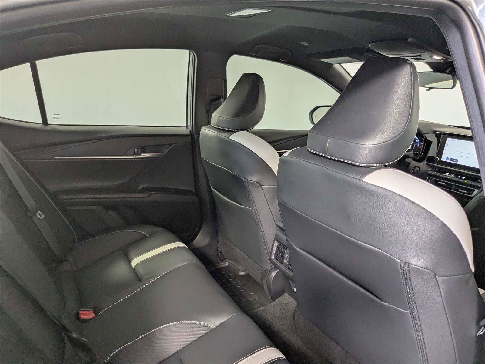 Used 2025 Toyota Camry SE FWD image 30