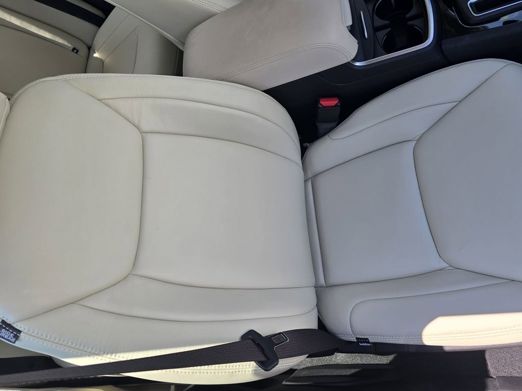 Used 2023 Chrysler 300 Touring w/ Sport Appearance Package image 29