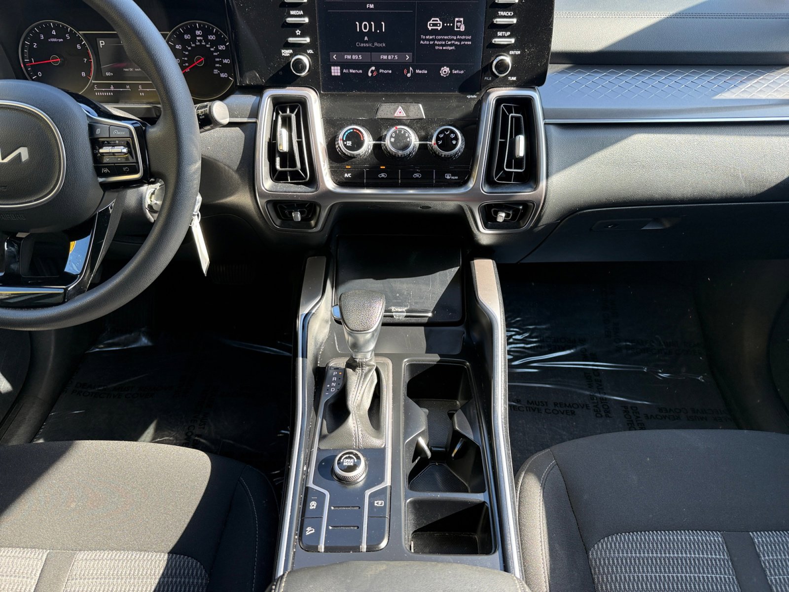Used 2023 Kia Sorento LX image 11