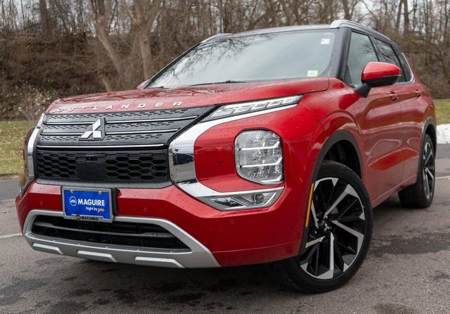 Used 2023 Mitsubishi Outlander AWD image 1