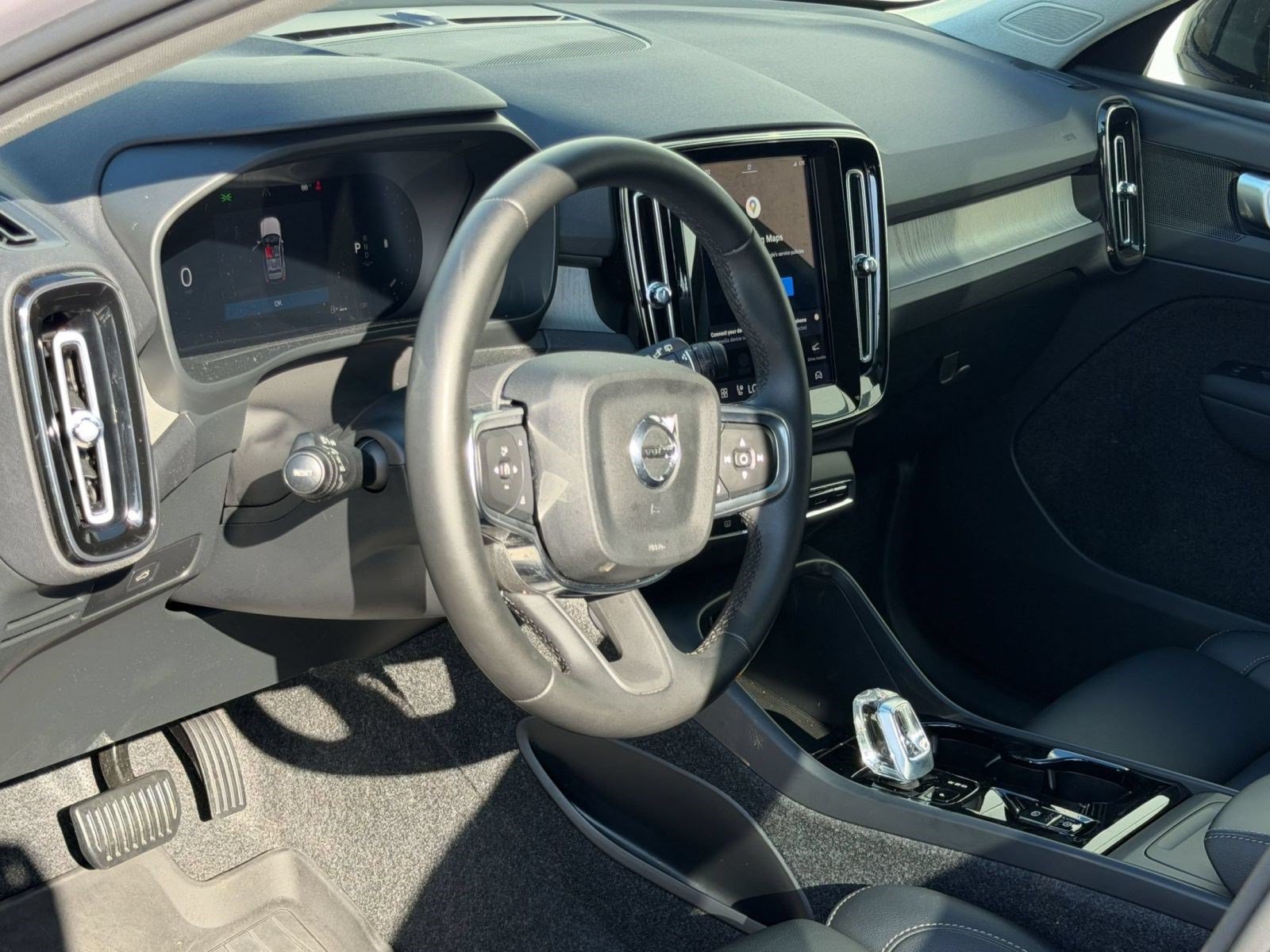 Certified 2026 Volvo XC40 B5 Plus w/ Climate Package AWD/4WD image 4