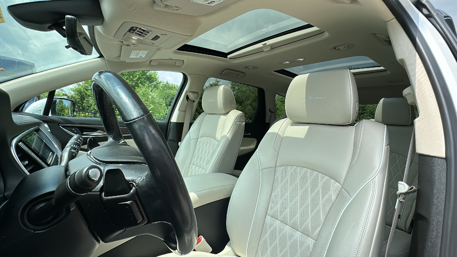 Used 2022 Buick Enclave Avenir w/ Avenir Technology Package AWD/4WD image 14