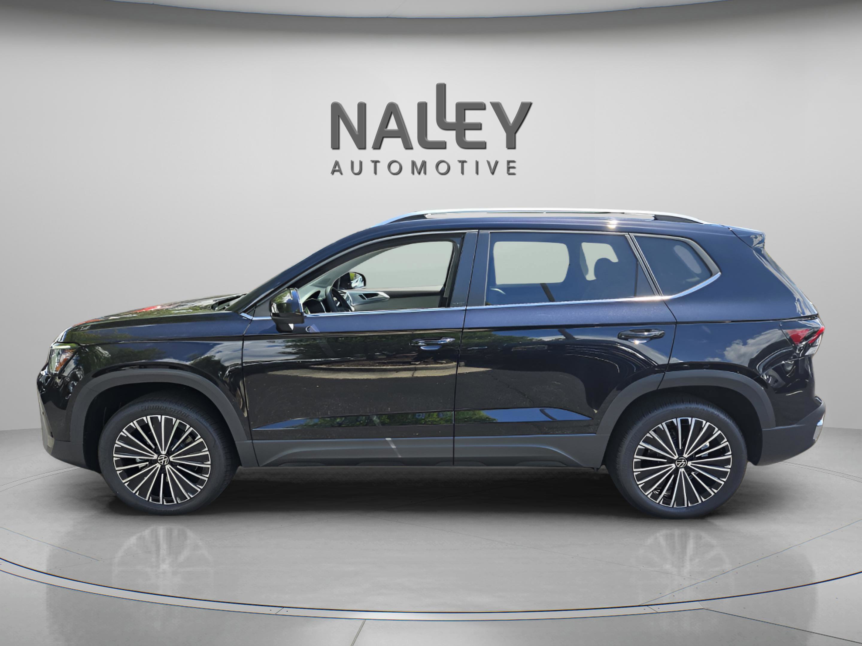 New 2025 Volkswagen Taos SE image 2