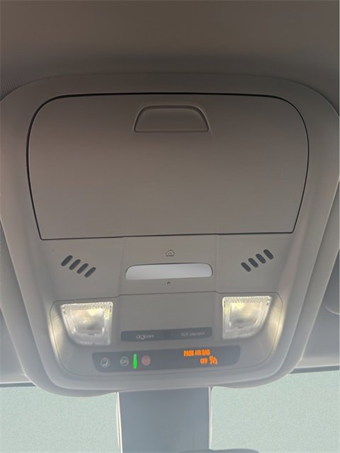 Used 2024 GMC Terrain SLT image 20