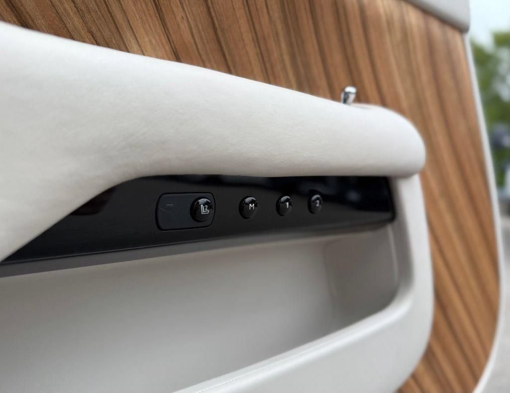 Used 2015 Rolls-Royce Wraith RWD image 21